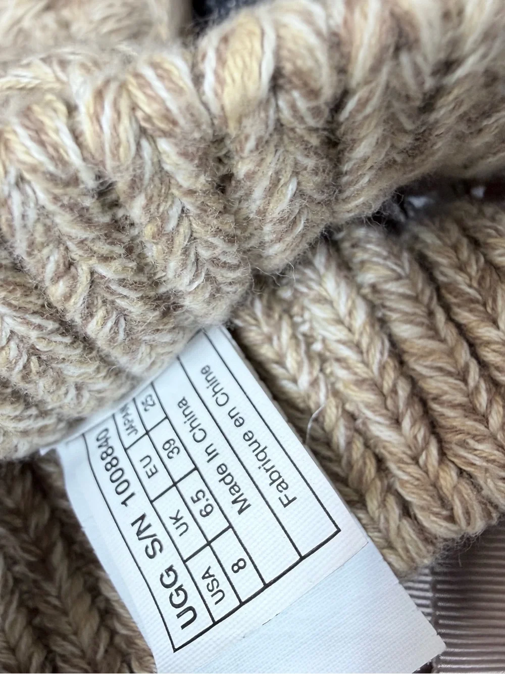 UGG Isla Women’s sz 8 Cable Knit Boots